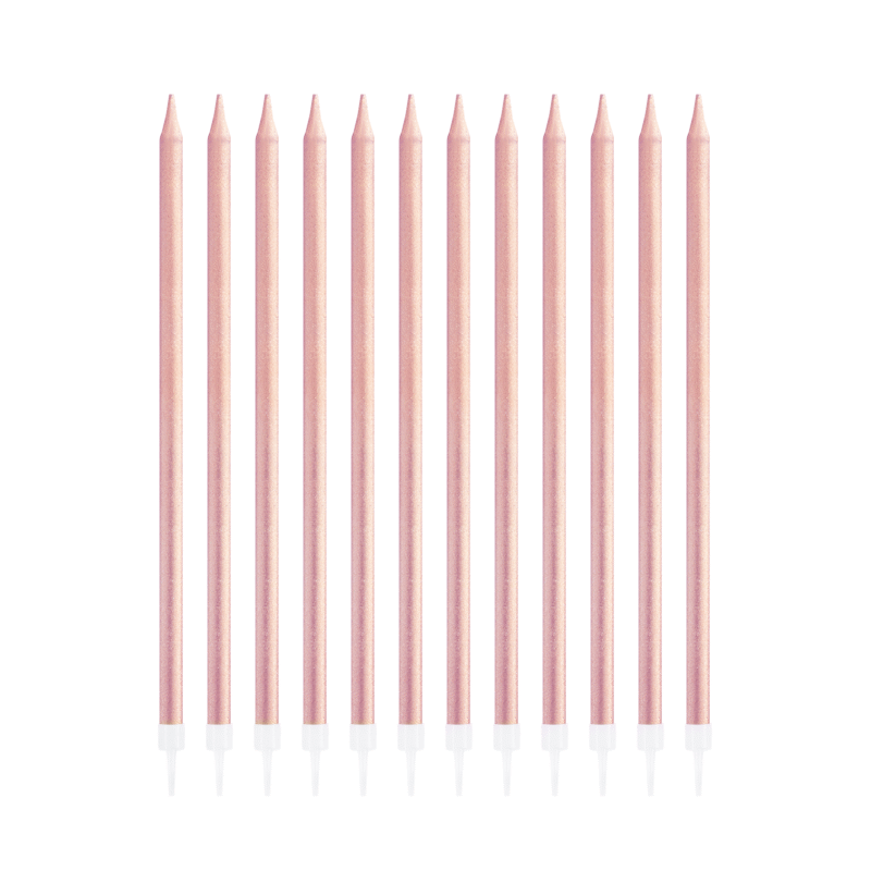 różowe świeczki urodzinowe na tort